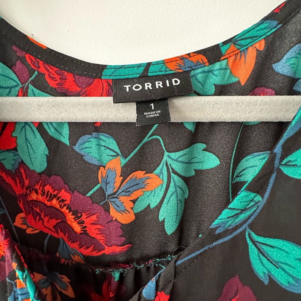 Beautiful, Bold work blouse - Picture 3 of 4